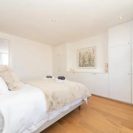 Stunning Spacious En-suite Flat - 6 Min To Trains -pass The Keys Apartment London