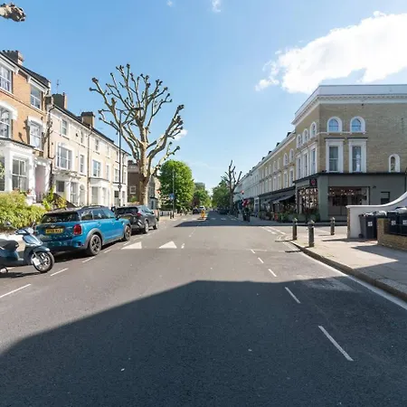 Stunning Spacious En-suite Flat - 6 Min To Trains -pass The Keys *