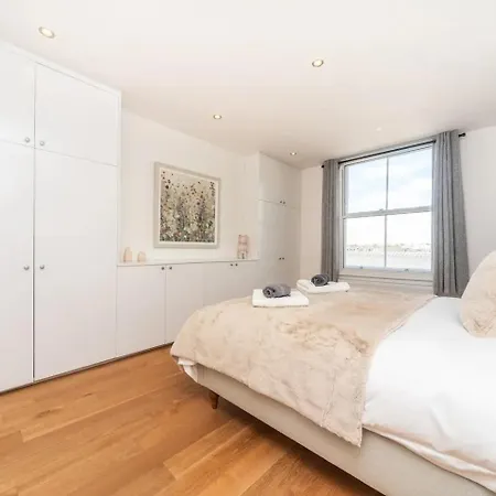 Stunning Spacious En-suite Flat - 6 Min To Trains -pass The Keys Apartment London