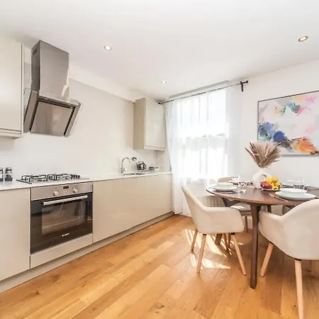 Stunning Spacious En-suite Flat - 6 Min To Trains -pass The Keys Apartment London