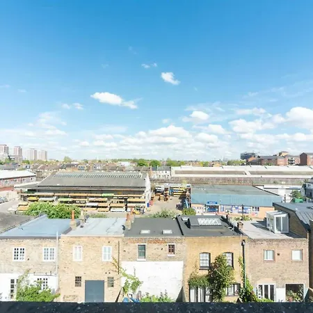 Apartment Stunning Spacious En-suite Flat - 6 Min To Trains -pass The Keys London