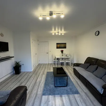 Holiday home Spacious 3 Bedroom Home, With Private Driveway 5 Minutes From Excel Centre & Custom House