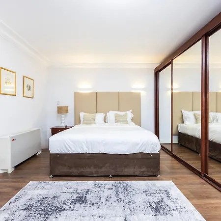 Carlton Court - Mayfair Apartahotel 5*