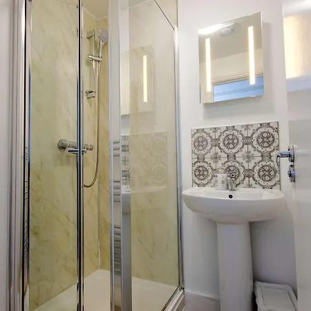 The W7 Inn London