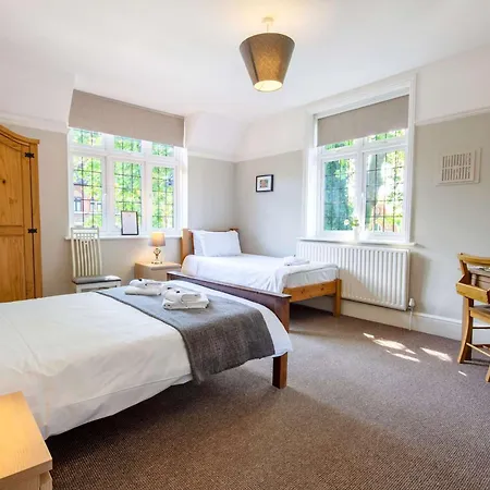 Inn The W7 London