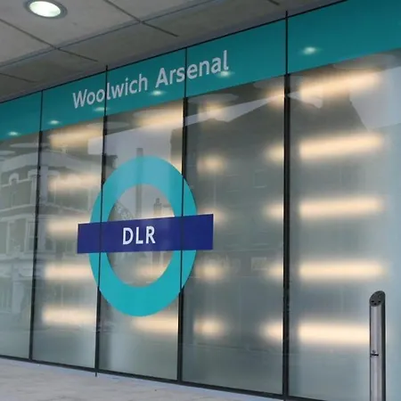 2 Bed Flat, Dedicated Workspace, Parking, 4ktv * London
