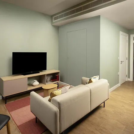 The Lincoln Aparthotel London