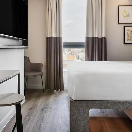 Spark By Hilton London 3*