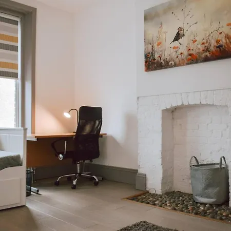 Apartment The Near Strawberry Hill *