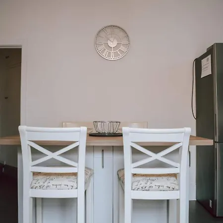 Apartment The Near Strawberry Hill
