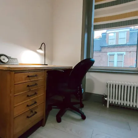 The Near Strawberry Hill Apartment