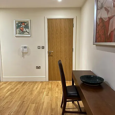 Canary Wharf Apartment