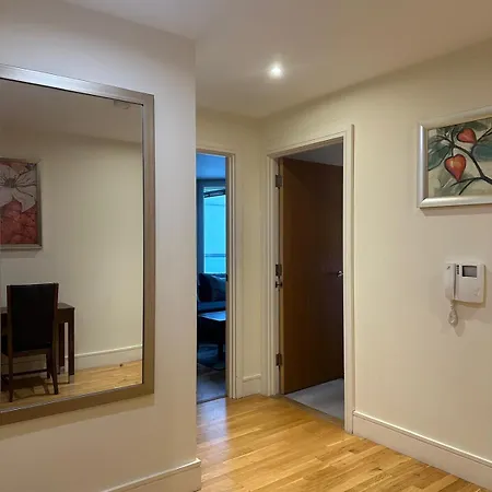 Canary Wharf Apartment London