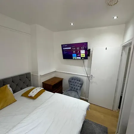 Double With Free Wifi Keedonwood Road Guest house Bromley