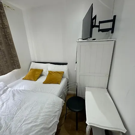 Double With Free Wifi Keedonwood Road