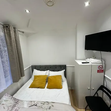 Double With Free Wifi Keedonwood Road Guest house *