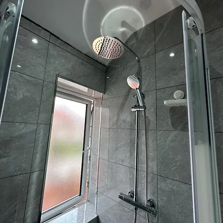 Double With Free Wifi Keedonwood Road *