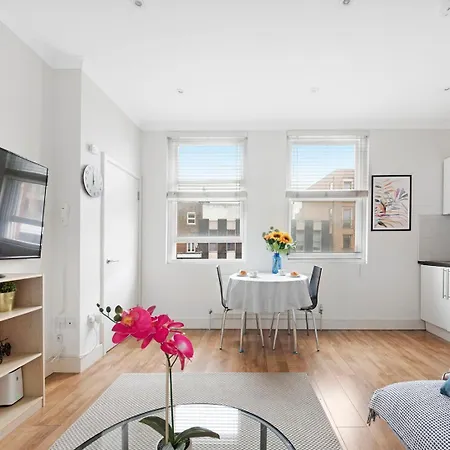 Family Friendly - Stylish Kentish Town Apartment London