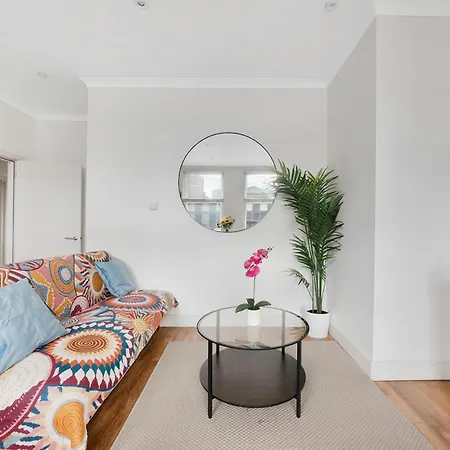 Family Friendly - Stylish Kentish Town Apartment