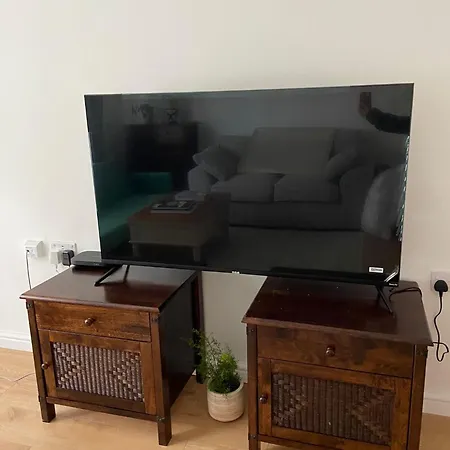 Spacious - 3 Double Beds - Wi-fi - Northwood - Free Parking Apartment