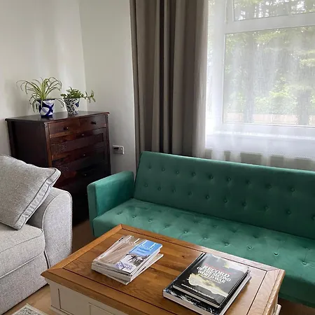 Apartment Spacious - 3 Double Beds - Wi-fi - Northwood - Free Parking *