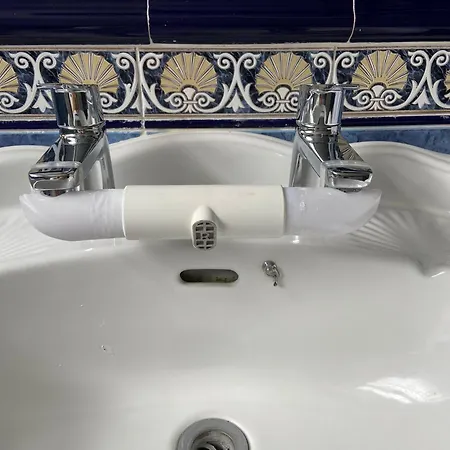 Apartment Spacious - 3 Double Beds - Wi-fi - Northwood - Free Parking
