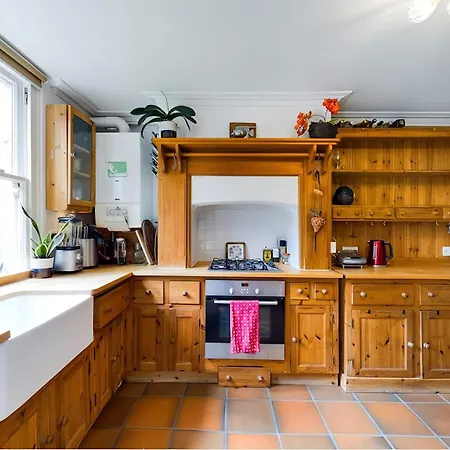 The Clapham With Private Patio Apartment *