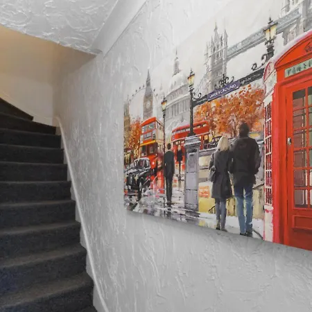 Downshill Way Lovely 4 Bedroom In Apartment *