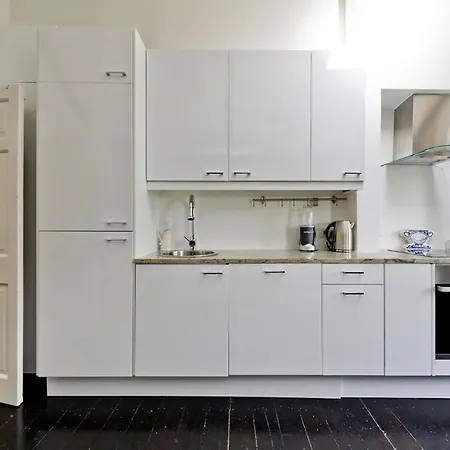 Long Discounts- 1 Bed Bohemian Loft Style Apartment *