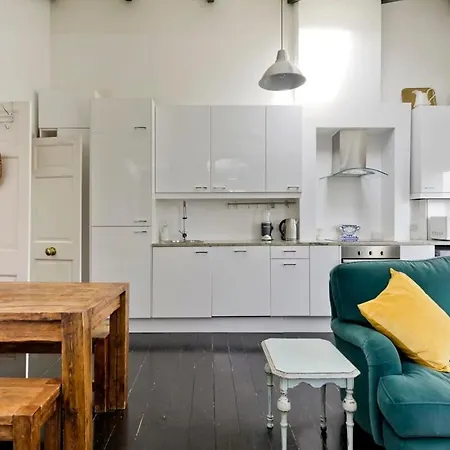 Apartment Long Discounts- 1 Bed Bohemian Loft Style London