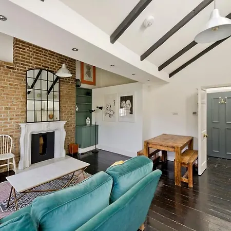 Long Discounts- 1 Bed Bohemian Loft Style Apartment