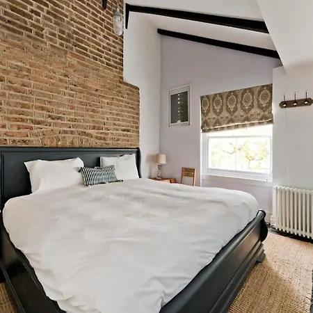 Apartment Long Discounts- 1 Bed Bohemian Loft Style