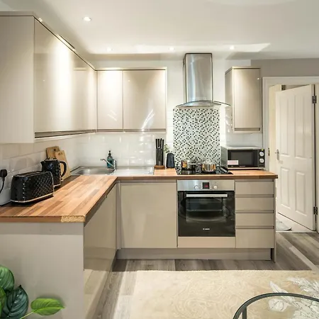 Rd Central-cozy-westfields-2bed-new-westfields- Apartment London