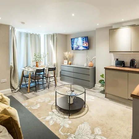 Rd Central-cozy-westfields-2bed-new-westfields- Apartment
