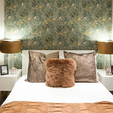 Rd Central-cozy-westfields-2bed-new-westfields- Apartment London