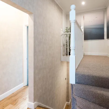Wg2 New Kensington-olympia-central -westfields * London