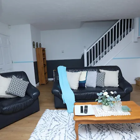 Beautiful 4 Bed House In Cul-de-sac Holiday home Erith