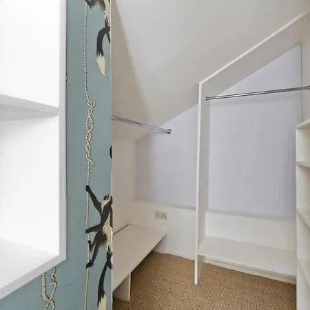 Long Discounts- 1 Bed Bohemian Loft Style Apartment