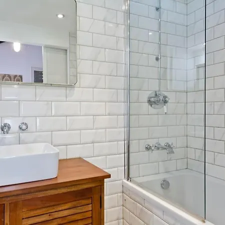 Long Discounts- 1 Bed Bohemian Loft Style Apartment *