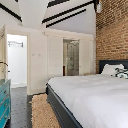 Long Discounts- 1 Bed Bohemian Loft Style