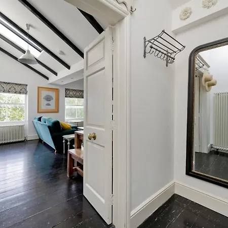 Long Discounts- 1 Bed Bohemian Loft Style Apartment
