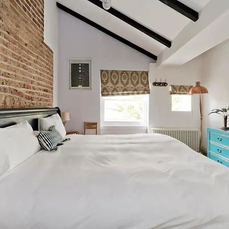 Apartment Long Discounts- 1 Bed Bohemian Loft Style
