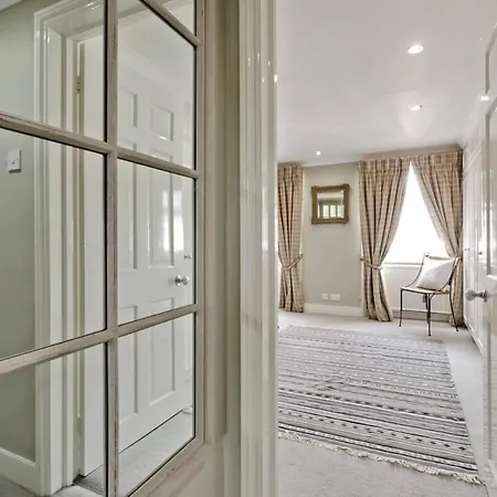 Fabulous 3 Bed Flat Chelsea Apartment London