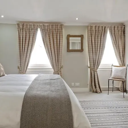 Fabulous 3 Bed Flat Chelsea Apartment *