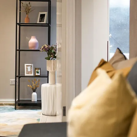 Rd Central-cozy-westfields-2bed-new-westfields- London