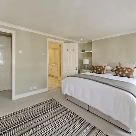 Fabulous 3 Bed Flat Chelsea Apartment London