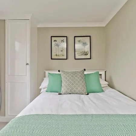 Fabulous 3 Bed Flat Chelsea * London