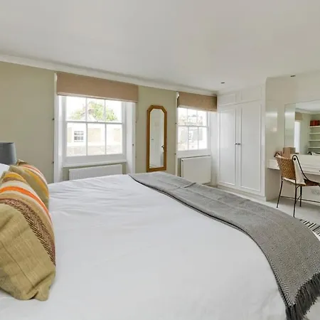 Fabulous 3 Bed Flat Chelsea