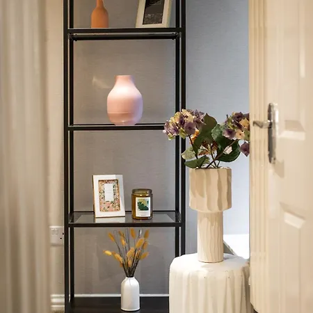 Rd Central-cozy-westfields-2bed-new-westfields- *