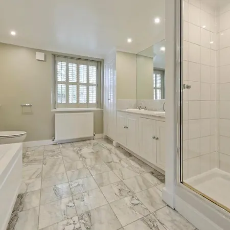 Fabulous 3 Bed Flat Chelsea * London